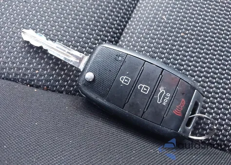 2017 Kia Forte Lx z USA, uszkodzony, nr VIN 3KPFK4A77HE018585